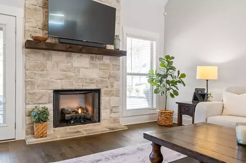 Living - 1208 Cascadeway Dr, Murfreesboro, TN 37129 photo 2 of 2