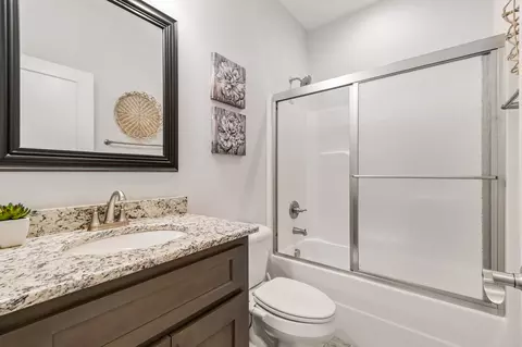 Bath - 1208 Cascadeway Dr, Murfreesboro, TN 37129 photo 1 of 6