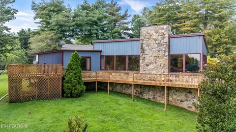 411 Orchard Knob Rd, Clinton, TN 37716