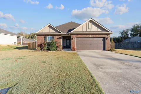 27500 Dieken Dr, Athens, AL 35613