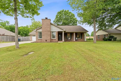 1097 Lyngate Dr SE, Huntsville, AL 35803