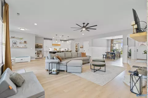 204 Somerscape Dr, Huntsville, AL 35811