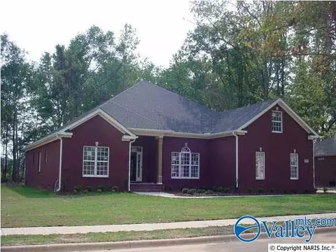 257 Twin Lakes Dr, New Market, AL 35761