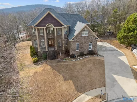 2100 Honey Locust Ln SE, Huntsville, AL 35803