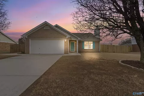 225 Garden Brook Dr, Madison, AL 35758