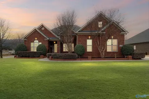 7408 Parktrace Ln SE, Owens Cross Roads, AL 35763