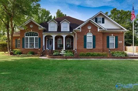 146 Redcliffe Dr, Huntsville, AL 35806