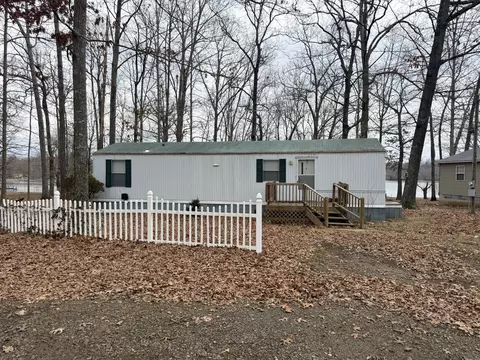 562 Lakeshore Dr, Beechgrove, TN 37018