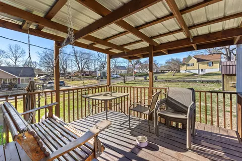 Exterior - 406 High St, Dickson, TN 37055 photo 2 of 5