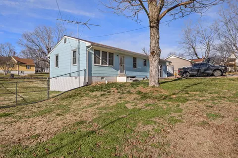 Other - 406 High St, Dickson, TN 37055 photo 2 of 4
