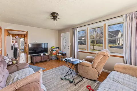 Living - 406 High St, Dickson, TN 37055 photo 1 of 1