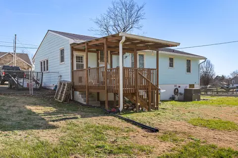 Exterior - 406 High St, Dickson, TN 37055 photo 3 of 5