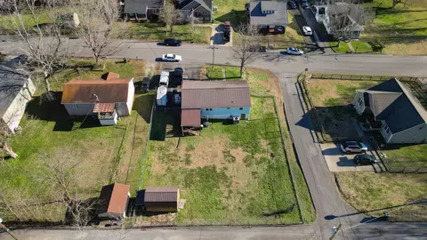 View/Area - 406 High St, Dickson, TN 37055 photo 2 of 7