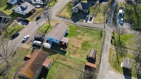 View/Area - 406 High St, Dickson, TN 37055 photo 5 of 7