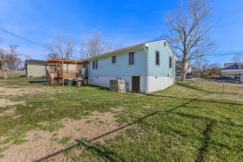 Exterior - 406 High St, Dickson, TN 37055 photo 5 of 5