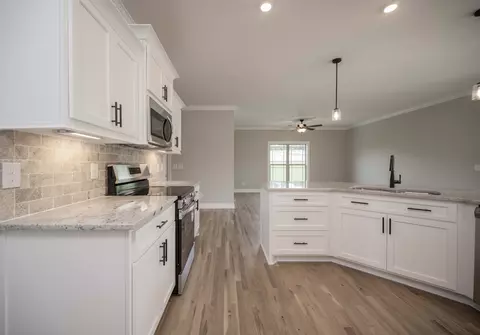 Kitchen - 139 Bruce Meadows Dr, Beechgrove, TN 37018 photo 4 of 5