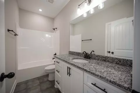 Bath - 139 Bruce Meadows Dr, Beechgrove, TN 37018 photo 4 of 5