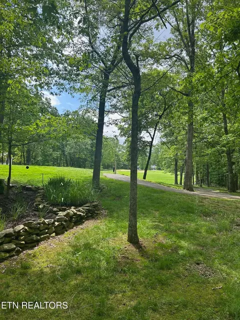 186 Trentwood Dr, Crossville, TN 38558