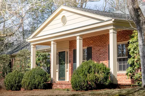121 W Watkins St, Lookout Mountain, TN 37350