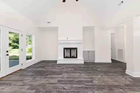 Living - 57 Simons Blvd, Morrison, TN 37357 photo 2 of 5