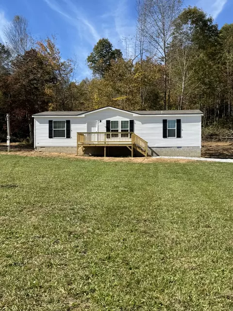 2066 Anderson Rd, Monterey, TN 38574