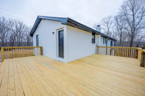 Exterior - 622 Beech St, Centerville, TN 37033 photo 6 of 9