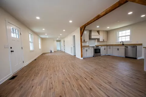 Living - 622 Beech St, Centerville, TN 37033 photo 3 of 4
