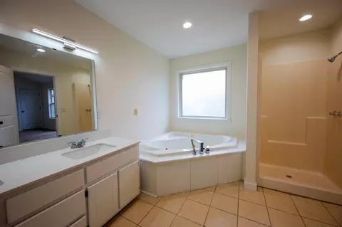 Bath - 622 Beech St, Centerville, TN 37033 photo 8 of 13
