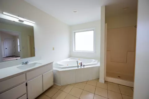 Bath - 622 Beech St, Centerville, TN 37033 photo 5 of 13