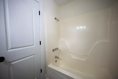 Bath - 622 Beech St, Centerville, TN 37033 photo 11 of 13