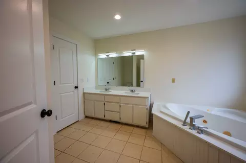 Bath - 622 Beech St, Centerville, TN 37033 photo 6 of 13