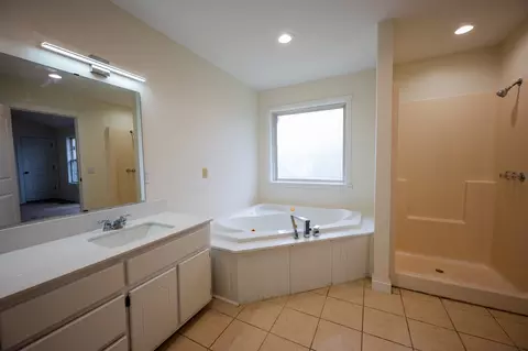 Bath - 622 Beech St, Centerville, TN 37033 photo 9 of 13