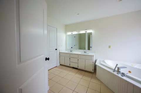 Bath - 622 Beech St, Centerville, TN 37033 photo 4 of 13