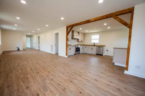 Living - 622 Beech St, Centerville, TN 37033 photo 2 of 4