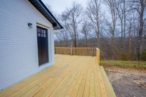 Exterior - 622 Beech St, Centerville, TN 37033 photo 5 of 9