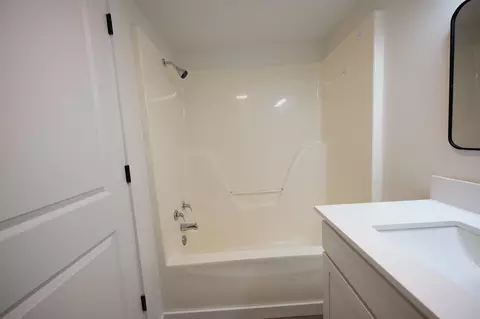 Bath - 622 Beech St, Centerville, TN 37033 photo 13 of 13