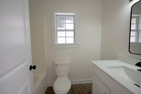 Bath - 622 Beech St, Centerville, TN 37033 photo 10 of 13