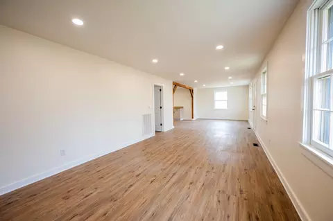 Living - 622 Beech St, Centerville, TN 37033 photo 4 of 4