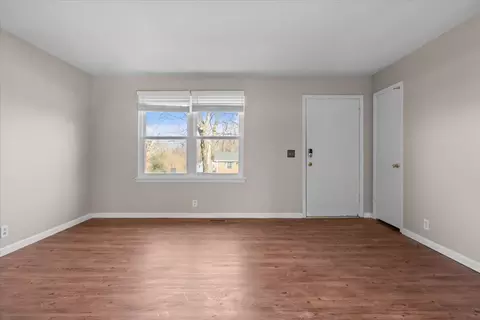 Living - 105 Mae Cir, Dickson, TN 37055 photo 3 of 3