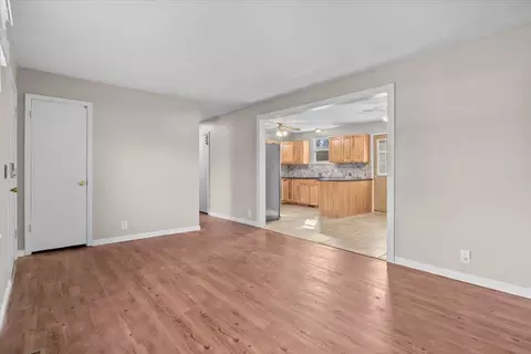 Living - 105 Mae Cir, Dickson, TN 37055 photo 2 of 3