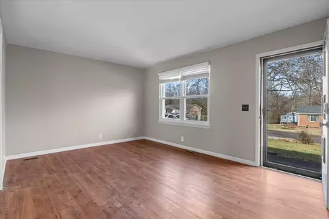 Living - 105 Mae Cir, Dickson, TN 37055 photo 1 of 3