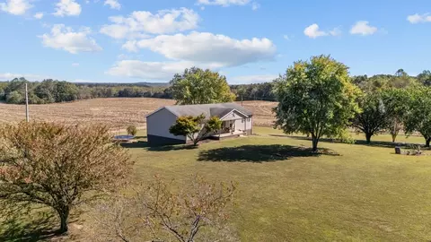 365 Little Benton Rd, Mansfield, TN 38236