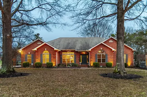 1133 Inneswood Dr, Gallatin, TN 37066
