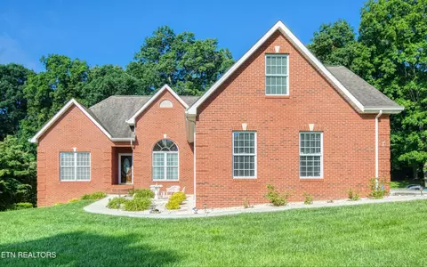 2150 Hirst Cir, Lenoir City, TN 37771
