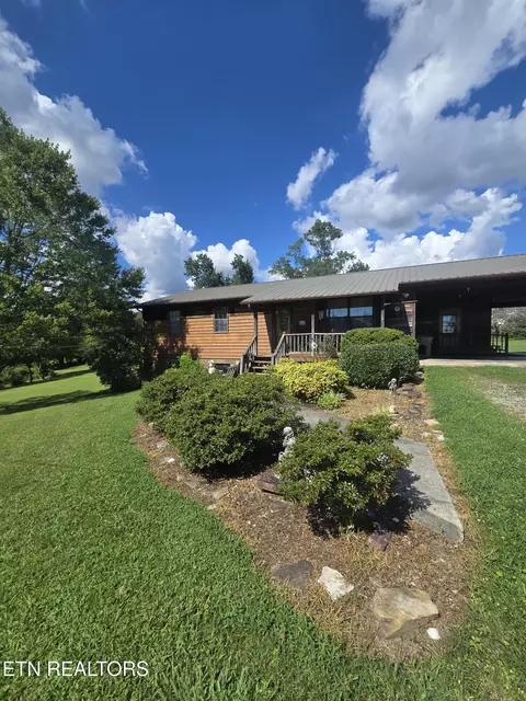 115 Cherry St, Deer Lodge, TN 37726