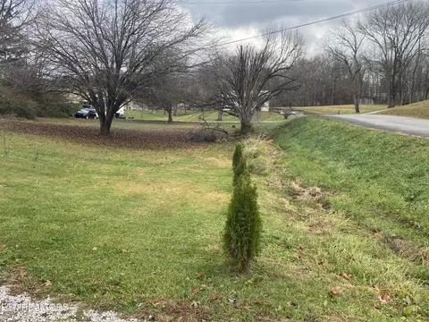 332 Slaven Ln, Oneida, TN 37841 photo 10