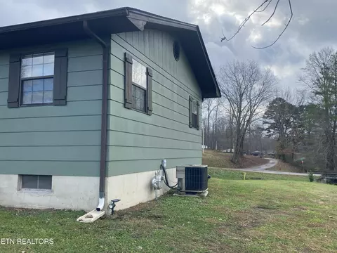 332 Slaven Ln, Oneida, TN 37841 photo 3
