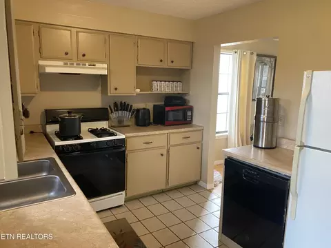 332 Slaven Ln, Oneida, TN 37841 photo 11