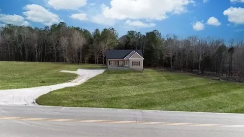 1272 Old County House Rd, Charlotte, TN 37036