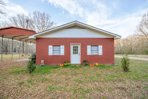 390 Woods Rd, Adamsville, TN 38310